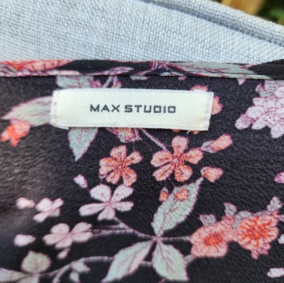 Stunning Floral Wrap Dress - Picture 7 of 7